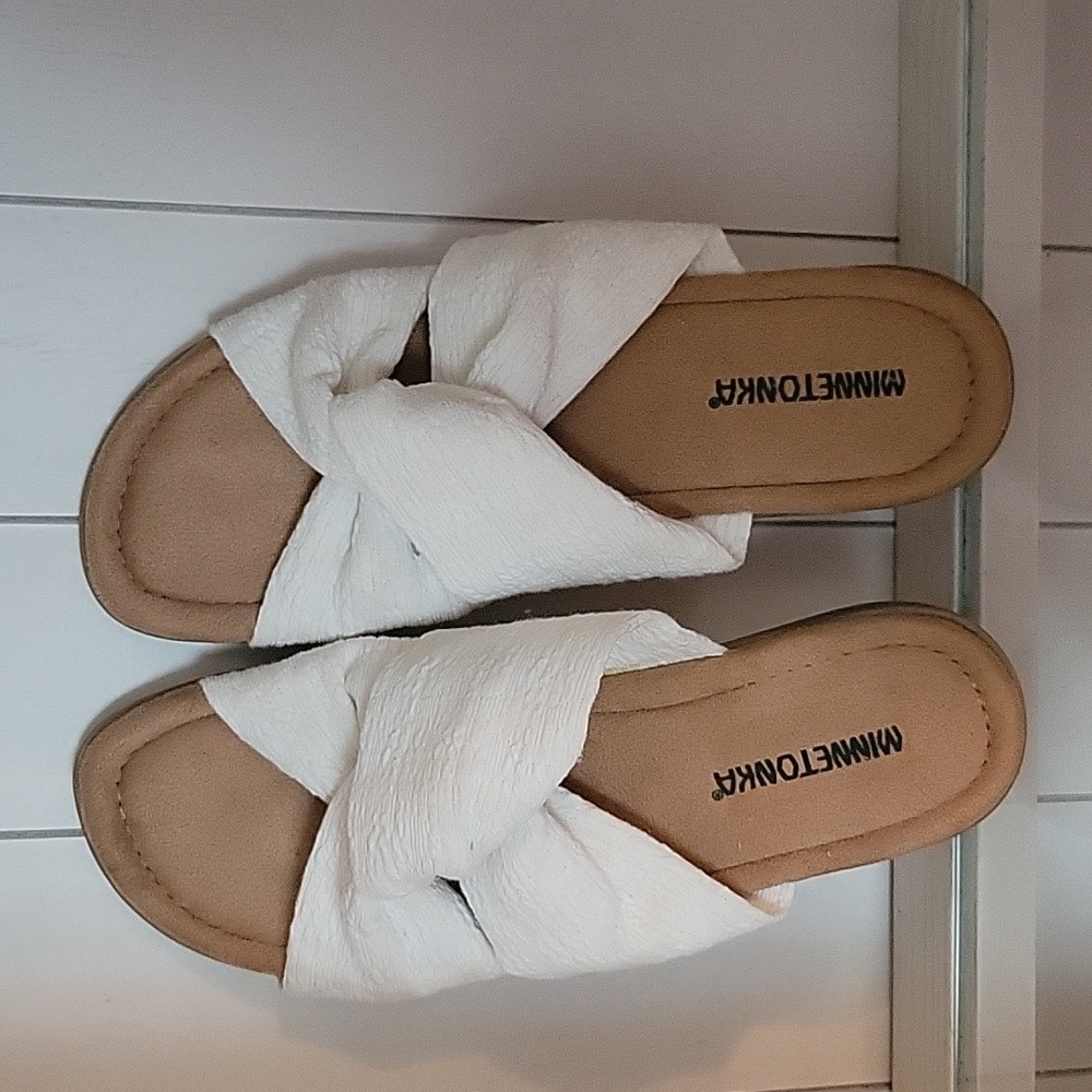 Minnetonka Sarong Womans Sz. 8N Slip On Flats Fabric Upper